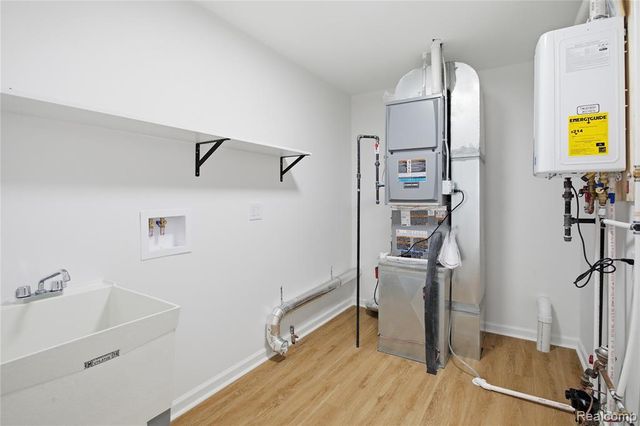 38047 Wabash Street, Romulus, MI 48174