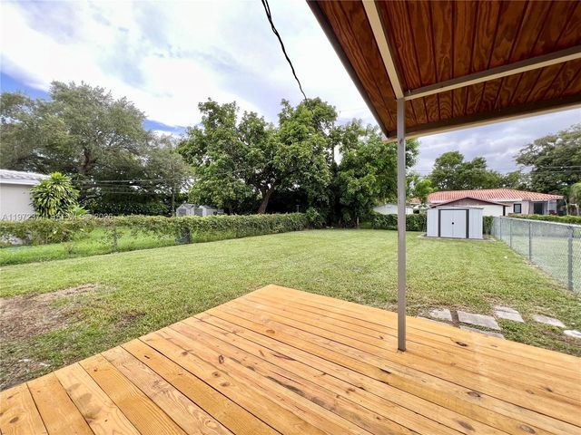 11020 NE 10th Ave, Biscayne Park, FL 33161