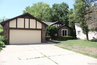 2800 Ranieri Drive, Troy, MI 48085