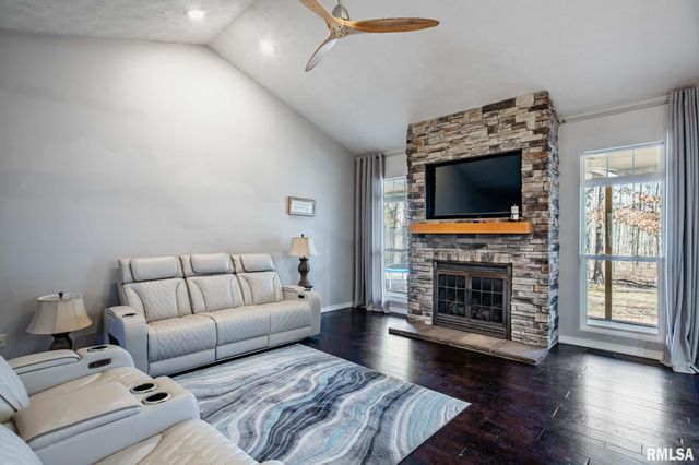 1818 Calico Road, Marion, IL 62959