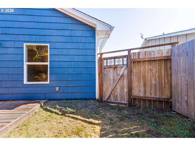 3235 Nw QUAY Dr, Lincoln City, OR 97367