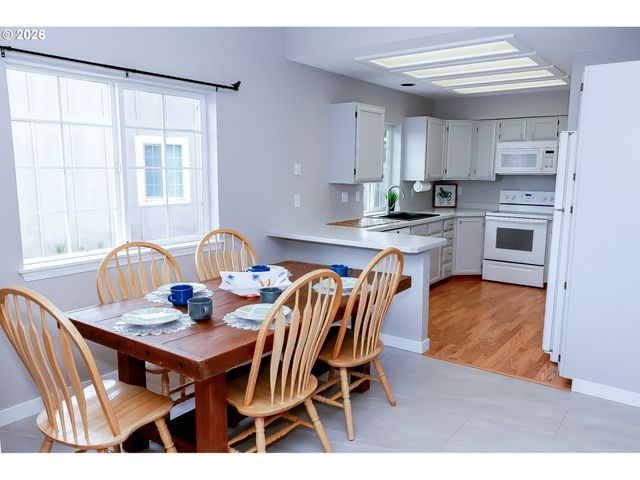 3235 Nw QUAY Dr, Lincoln City, OR 97367