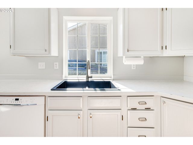 3235 Nw QUAY Dr, Lincoln City, OR 97367