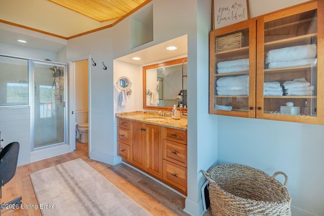 3028 Belknap Beach Rd, Prospect, KY 40059