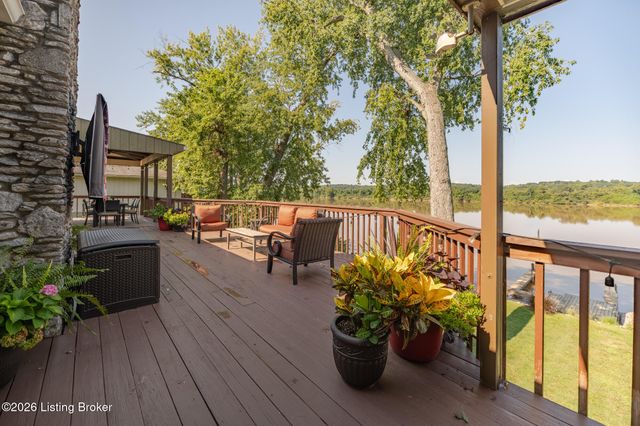 3028 Belknap Beach Rd, Prospect, KY 40059