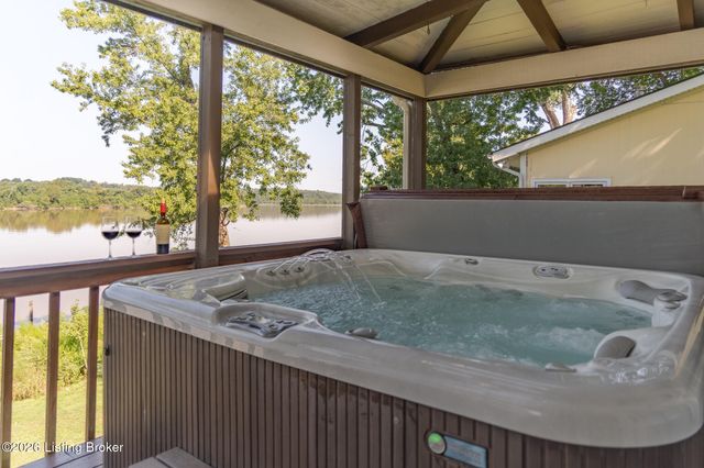 3028 Belknap Beach Rd, Prospect, KY 40059