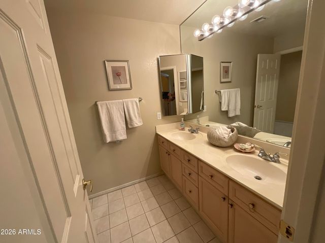 6062 W ABRAHAM Lane, Glendale, AZ 85308
