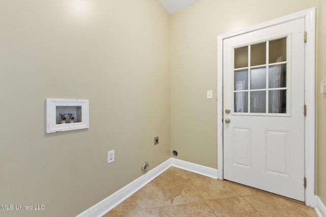 10566 W River Vue, Biloxi, MS 39532
