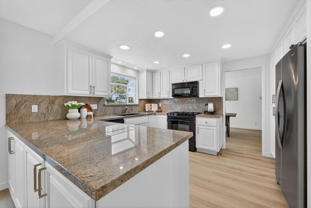 3105 Sunset Hill Rd, Rocklin, CA 95677