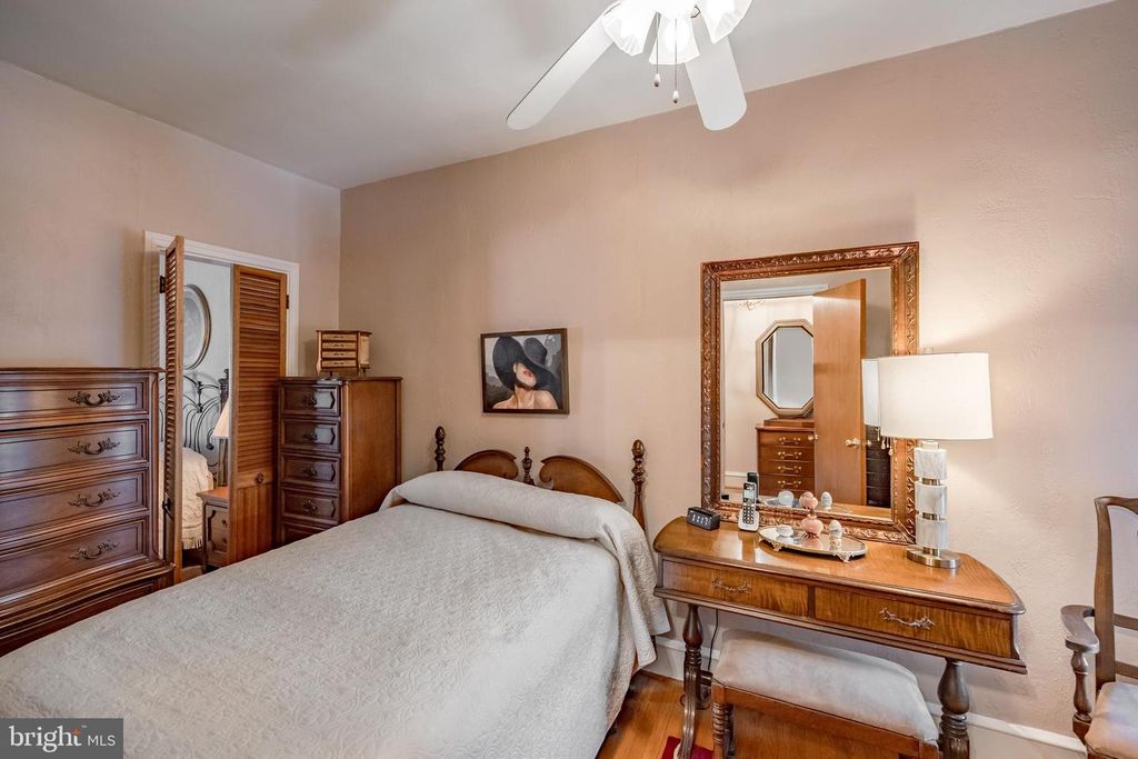 220 JACKSON ST, Philadelphia, PA 19148