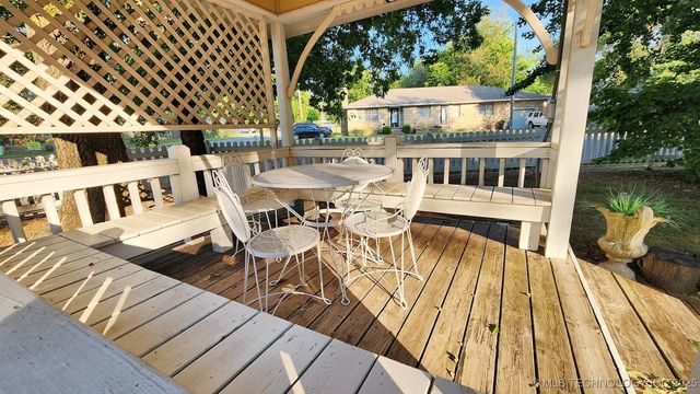 224 W Chickasaw Street, Tahlequah, OK 74464