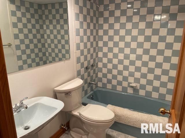 12863 Bowling Alley Road, Benton, IL 62812