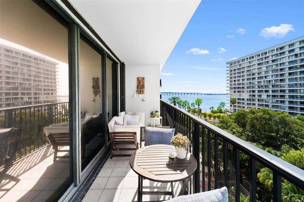 1450 Brickell Bay Dr 812, Miami, FL 33131