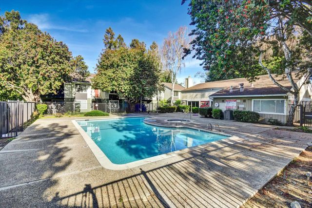 2547 Easton Ln 18, San Jose, CA 95133