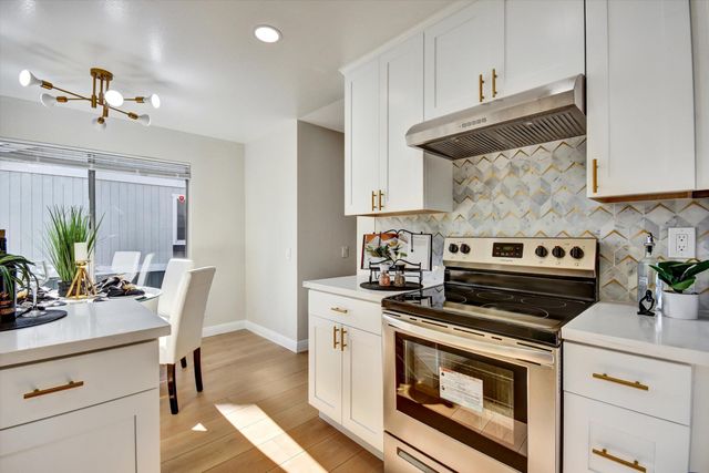 2547 Easton Ln 18, San Jose, CA 95133