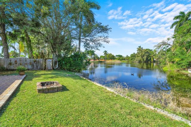 3159 Riddle Rd, West Palm Beach, FL 33406