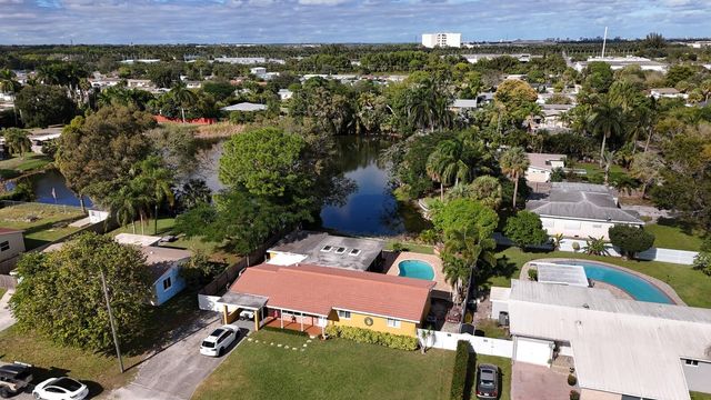 3159 Riddle Rd, West Palm Beach, FL 33406