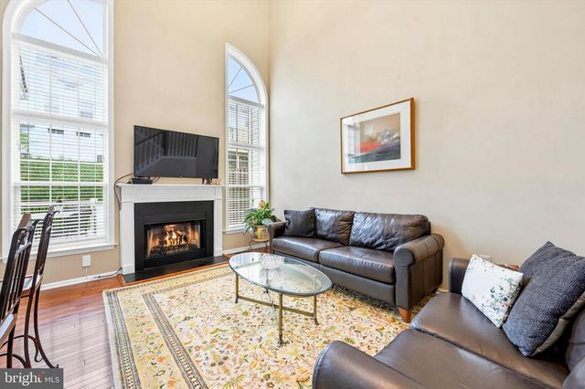 4 LINCOLN DR, Downingtown, PA 19335