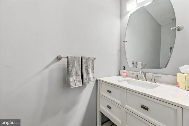 4 LINCOLN DR, Downingtown, PA 19335