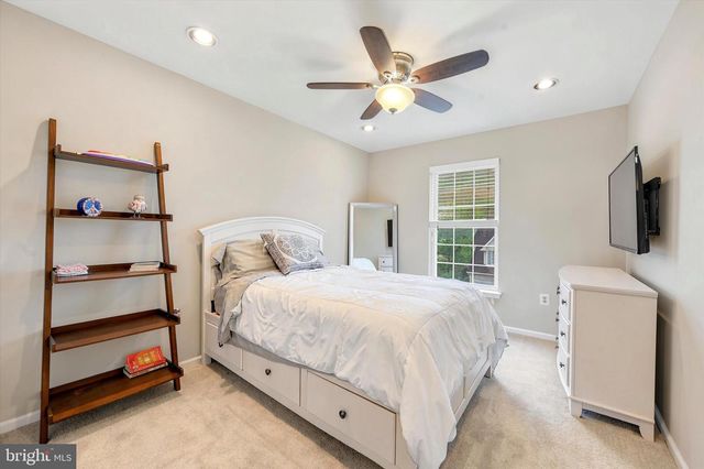 4 LINCOLN DR, Downingtown, PA 19335