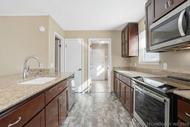 8116 S Florence Place, Tulsa, OK 74137