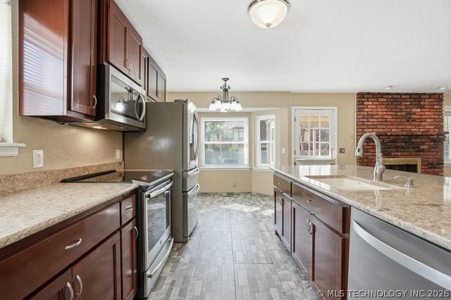 8116 S Florence Place, Tulsa, OK 74137