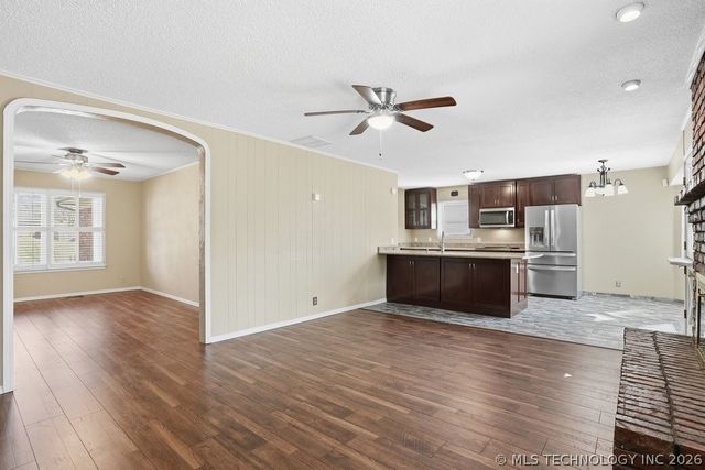 8116 S Florence Place, Tulsa, OK 74137