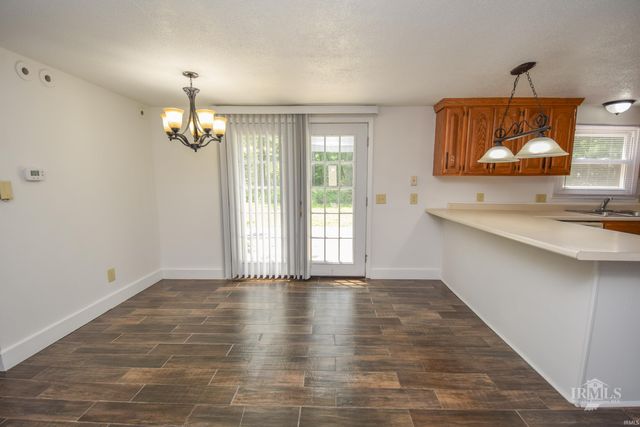 4044 S Younkin Drive, Redkey, IN 47373