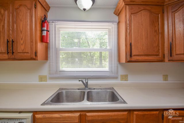 4044 S Younkin Drive, Redkey, IN 47373