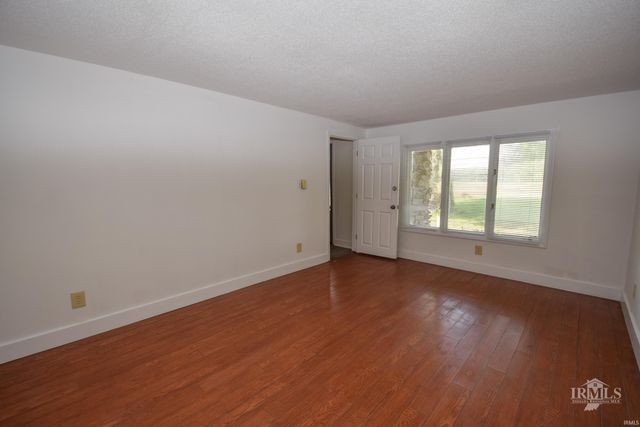 4044 S Younkin Drive, Redkey, IN 47373