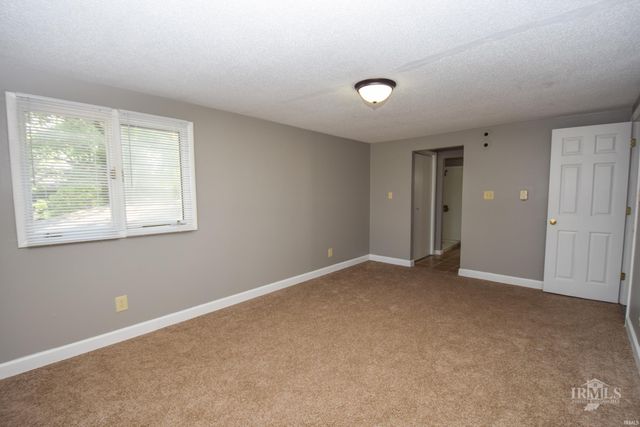 4044 S Younkin Drive, Redkey, IN 47373