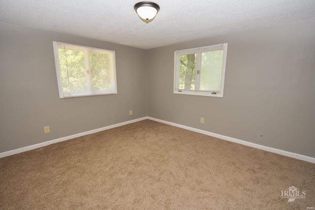 4044 S Younkin Drive, Redkey, IN 47373