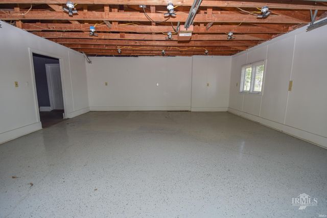 4044 S Younkin Drive, Redkey, IN 47373