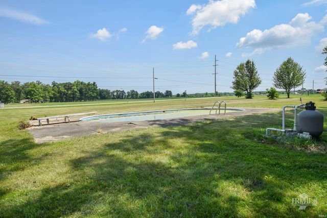 4044 S Younkin Drive, Redkey, IN 47373