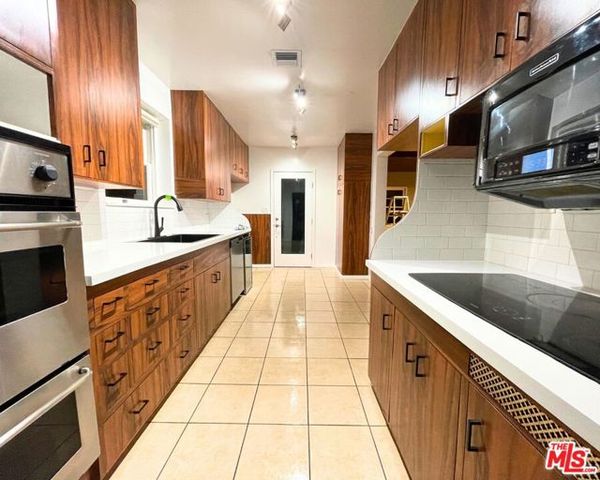 3416 W Clark Avenue, Burbank, CA 91505