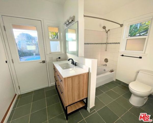 3416 W Clark Avenue, Burbank, CA 91505