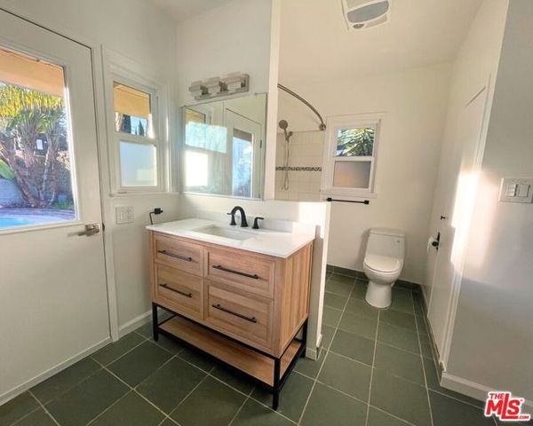 3416 W Clark Avenue, Burbank, CA 91505