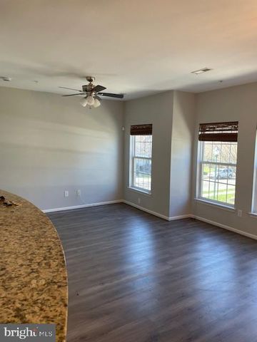 8 SWAN CT, Delran, NJ 08075