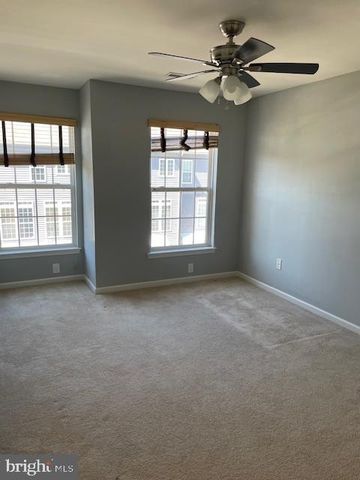 8 SWAN CT, Delran, NJ 08075