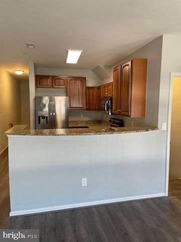 8 SWAN CT, Delran, NJ 08075