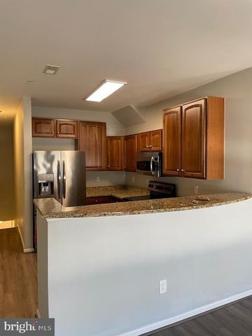 8 SWAN CT, Delran, NJ 08075