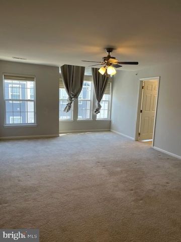 8 SWAN CT, Delran, NJ 08075