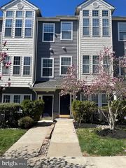 8 SWAN CT, Delran, NJ 08075