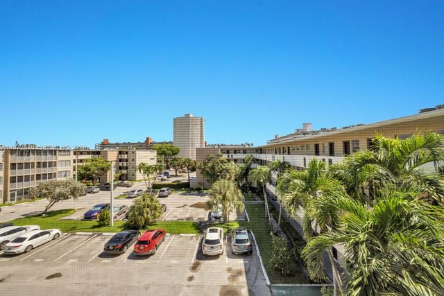 1680 NE 191st St 415-2, Miami, FL 33179