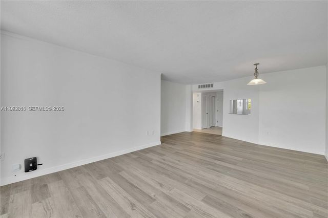 1680 NE 191st St 415-2, Miami, FL 33179