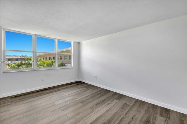 1680 NE 191st St 415-2, Miami, FL 33179