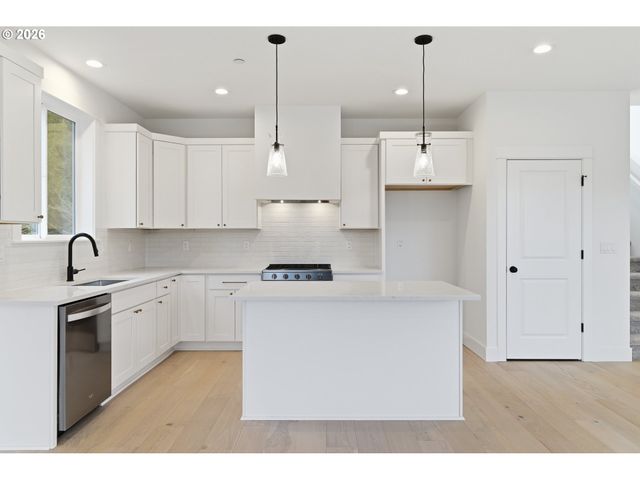 14220 Se Ellis St, Portland, OR 97236
