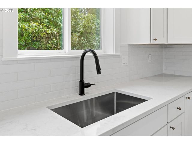 14220 Se Ellis St, Portland, OR 97236