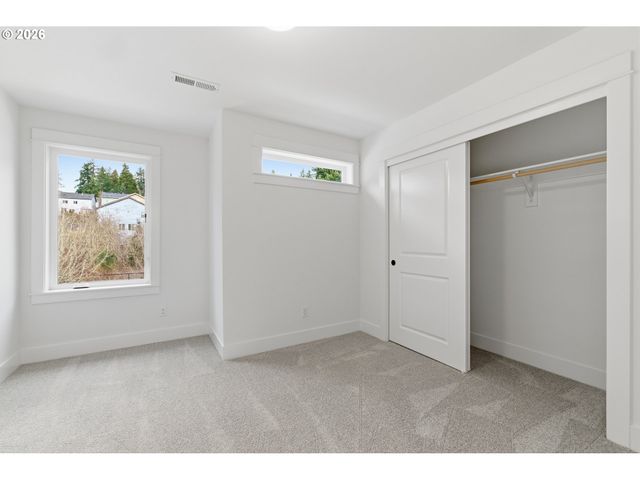 14220 Se Ellis St, Portland, OR 97236