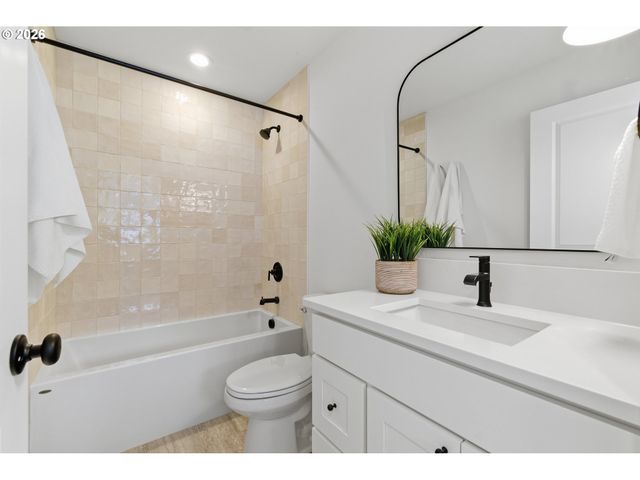 14220 Se Ellis St, Portland, OR 97236